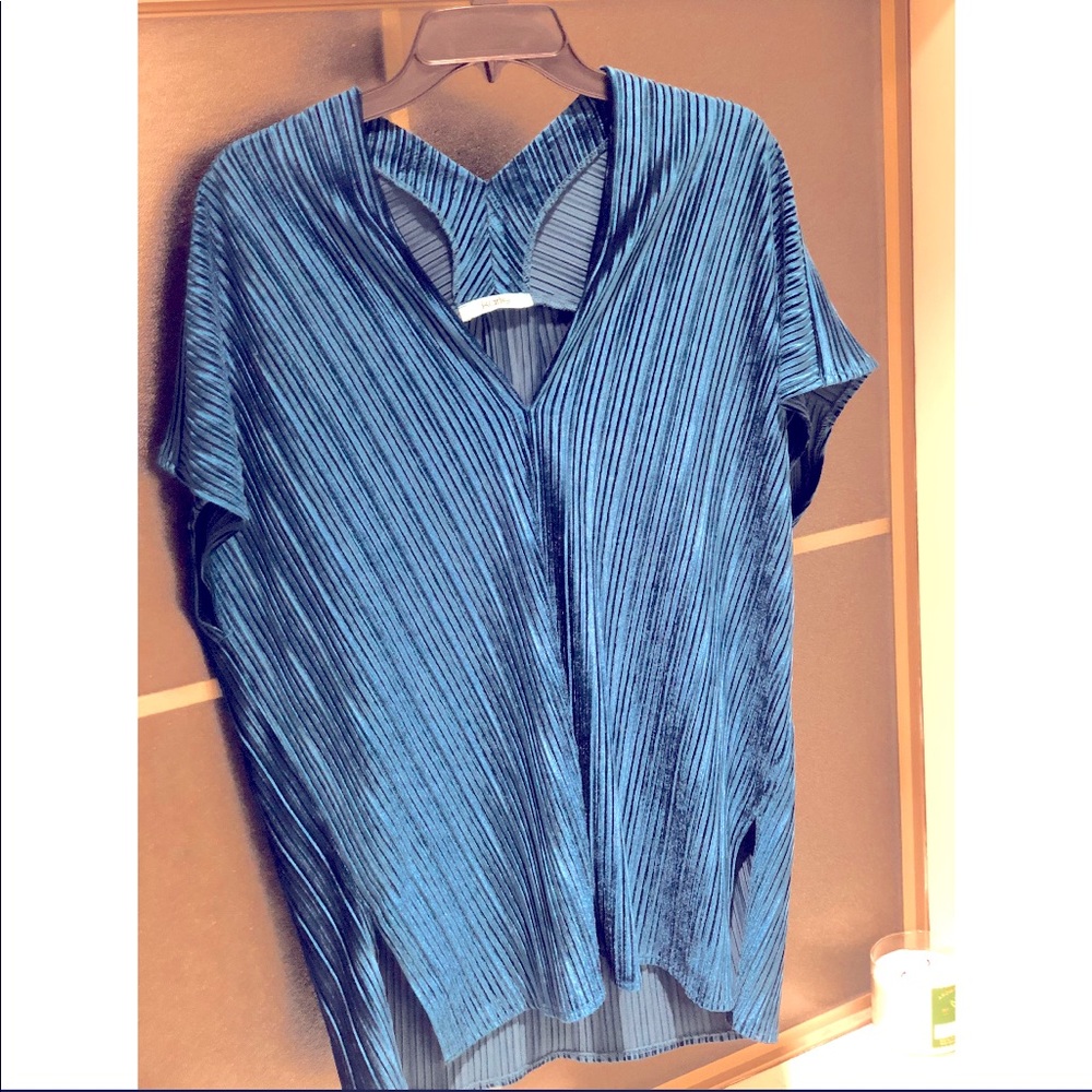 Karlie Clothes+ Sz Small+ Metallic V neck tunic+ Blue+ like new- worn once - Picture 3 of 5